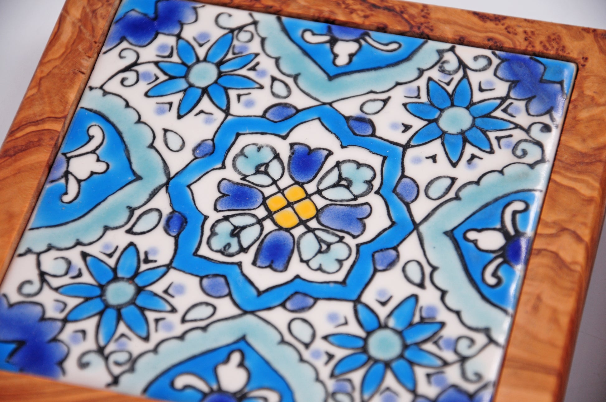 Handgemachte Untersetzer aus Olivenholz & Keramik – Orientalisches Fliesenmuster
