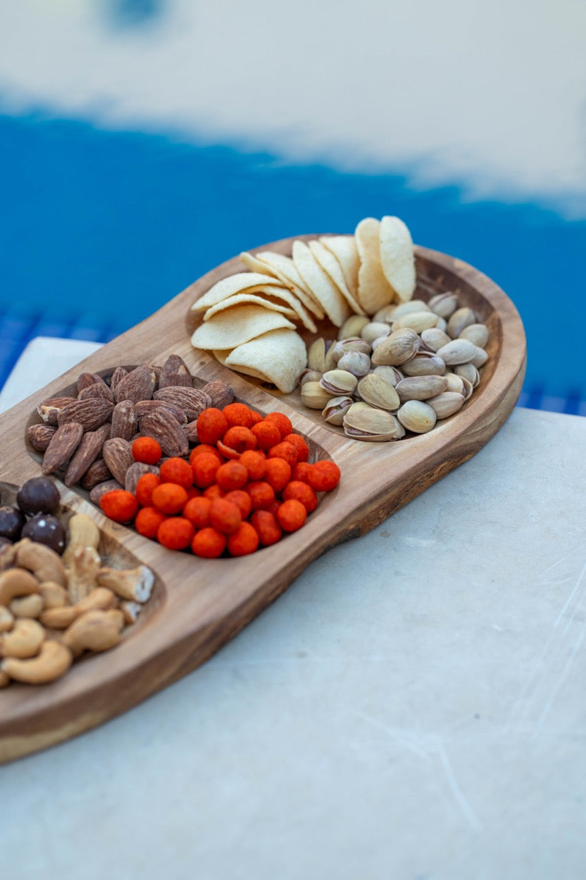 Servierbrett aus Olivenholz mit 3 Einbuchtung – handgefertigt & einzigartig