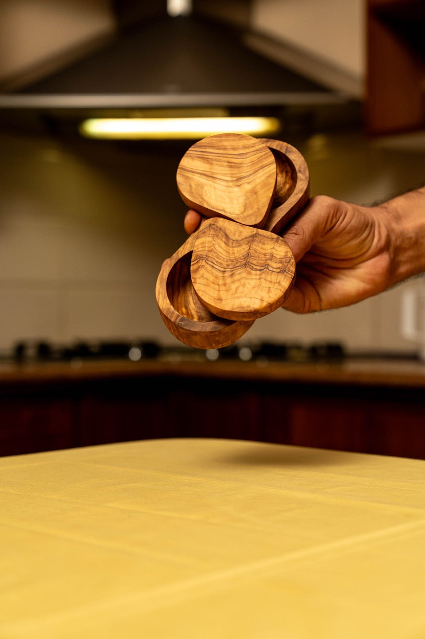 Doppel Gewürzdose mit Deckel aus Olivenholz – 100 % handmade