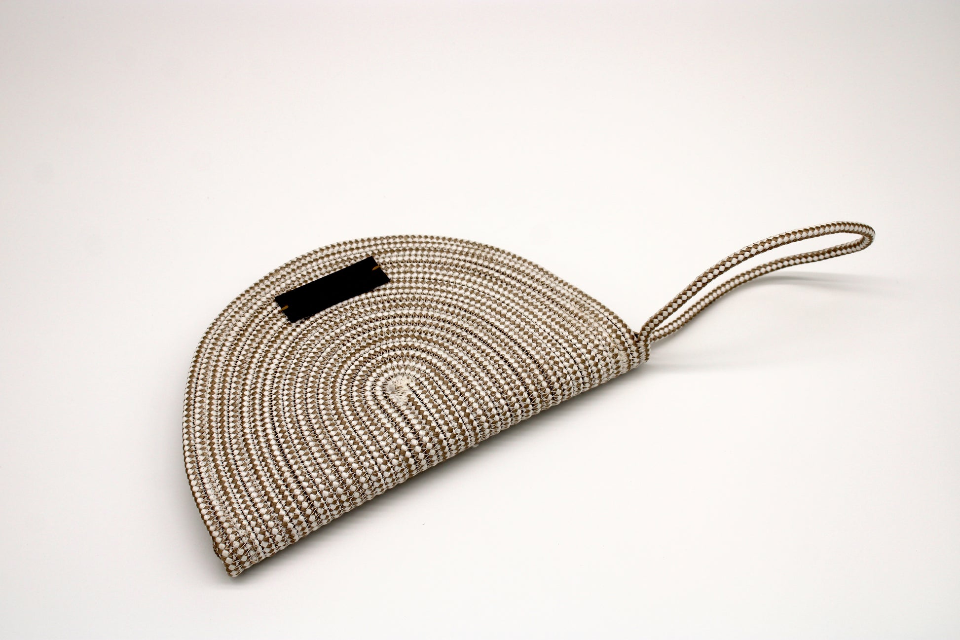 Halbrunde Tasche – mit Reißverschluss & Innenfach | Handgemacht aus Jute